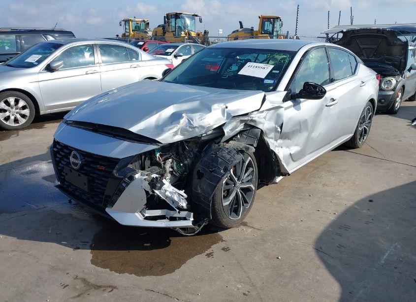 Photo 2 of 2023 Nissan Altima SR FWD (VIN 1N4BL4CV1PN370486)