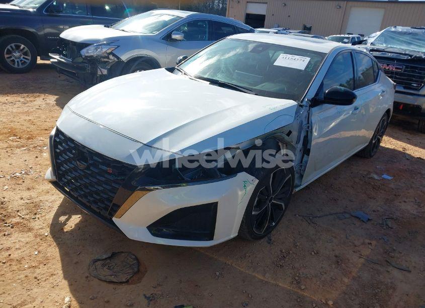 Photo 2 of 2024 Nissan Altima SR FWD (VIN 1N4BL4CV1RN329309)