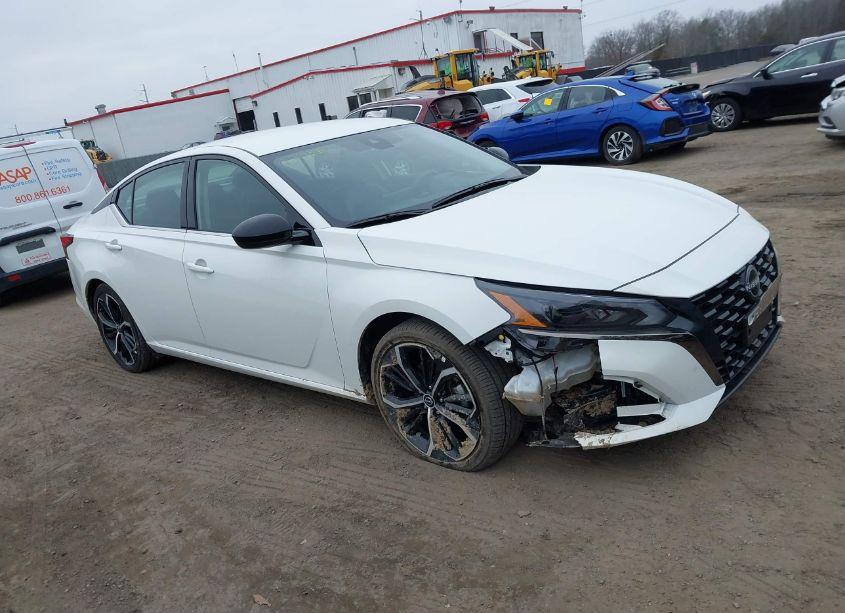 2024 Nissan Altima SR FWD (VIN 1N4BL4CV1RN374301) main photo