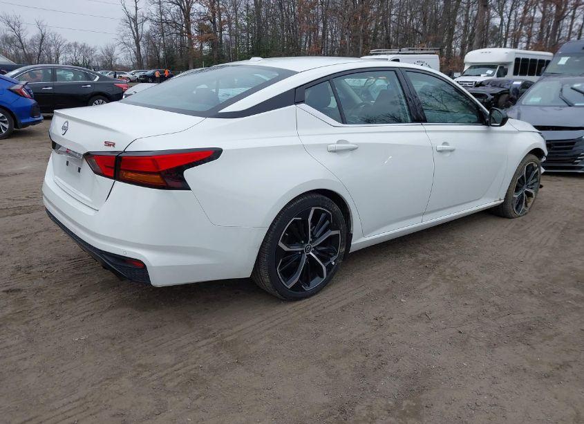 Photo 4 of 2024 Nissan Altima SR FWD (VIN 1N4BL4CV1RN374301)