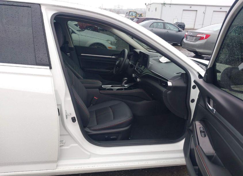 Photo 5 of 2024 Nissan Altima SR FWD (VIN 1N4BL4CV1RN389266)