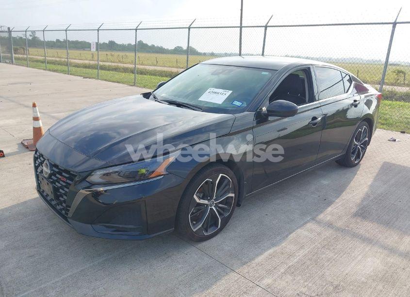 Photo 2 of 2024 Nissan Altima SR FWD (VIN 1N4BL4CV1RN424324)