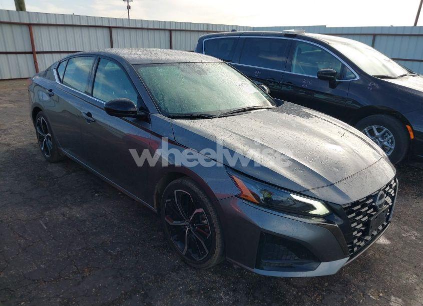 2025 Nissan Altima SR FWD (VIN 1N4BL4CV1SN311835) main photo