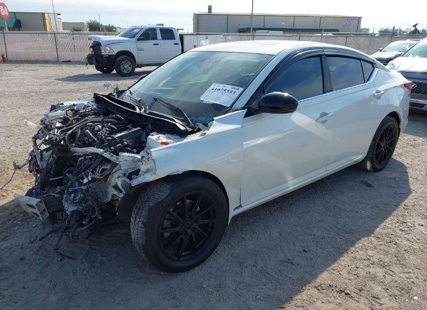 Photo 2 of 2019 Nissan Altima 2.5 SR (VIN 1N4BL4CV2KN307079)