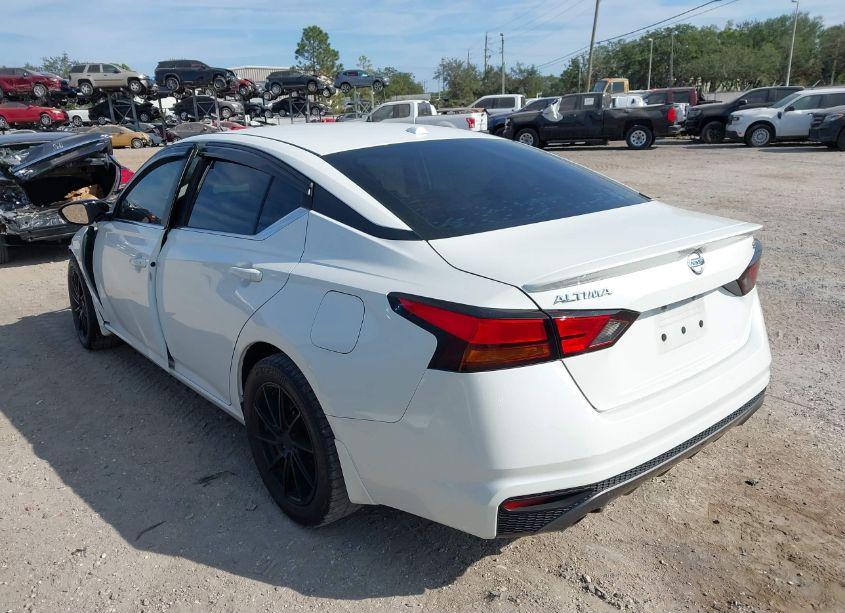 Photo 3 of 2019 Nissan Altima 2.5 SR (VIN 1N4BL4CV2KN307079)