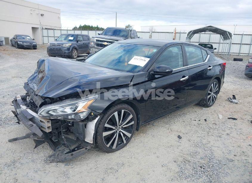 Photo 2 of 2020 Nissan Altima SR FWD (VIN 1N4BL4CV2LC172859)