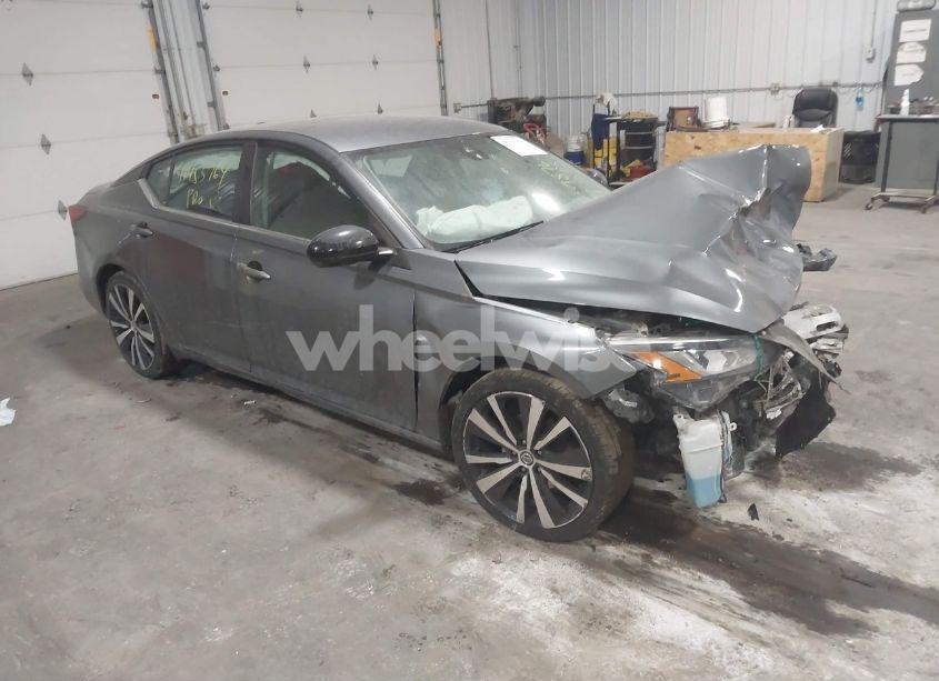 2020 Nissan Altima SR FWD (VIN 1N4BL4CV2LC221428) main photo