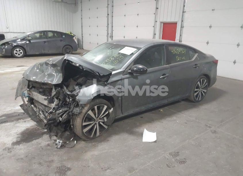 Photo 2 of 2020 Nissan Altima SR FWD (VIN 1N4BL4CV2LC221428)