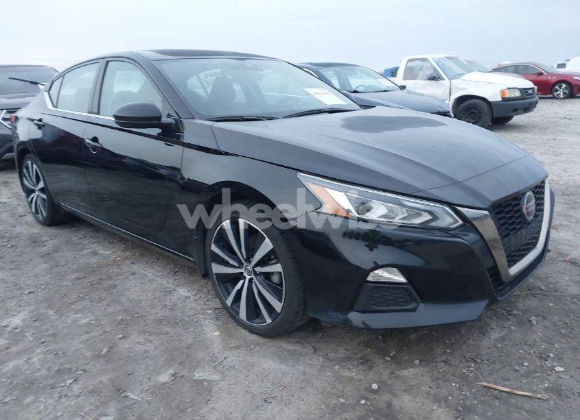 2021 Nissan Altima SR FWD (VIN 1N4BL4CV2MN419559) main photo