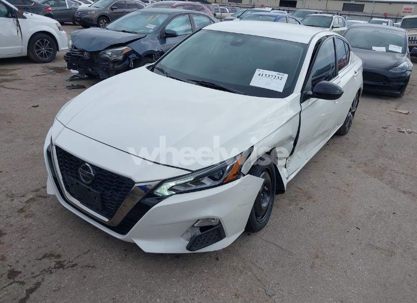 Photo 2 of 2022 Nissan Altima (VIN 1N4BL4CV2NN324713)