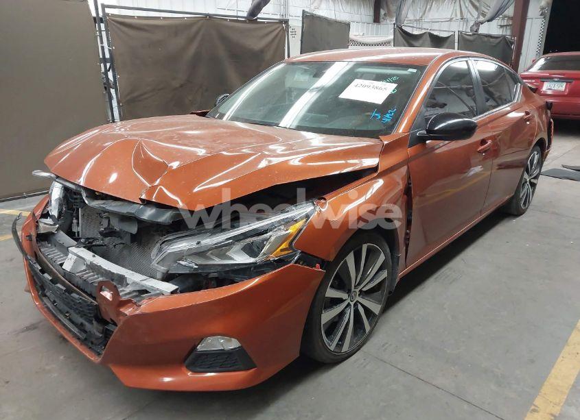 Photo 2 of 2022 Nissan Altima SR FWD (VIN 1N4BL4CV2NN336165)