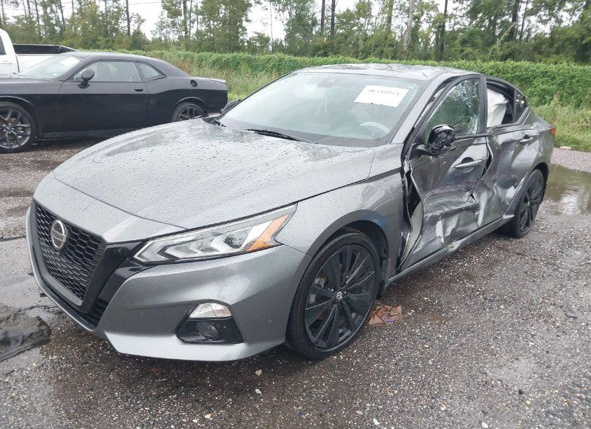 Photo 2 of 2022 Nissan Altima SR FWD (VIN 1N4BL4CV2NN341561)