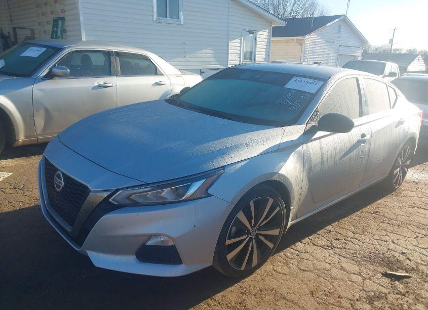 Photo 2 of 2022 Nissan Altima SR FWD (VIN 1N4BL4CV2NN343505)