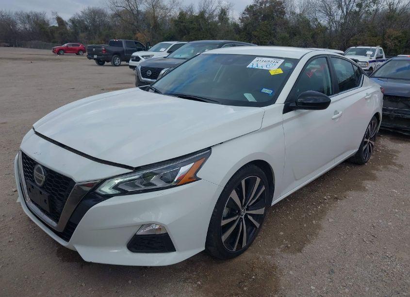 Photo 2 of 2022 Nissan Altima SR FWD (VIN 1N4BL4CV2NN348851)