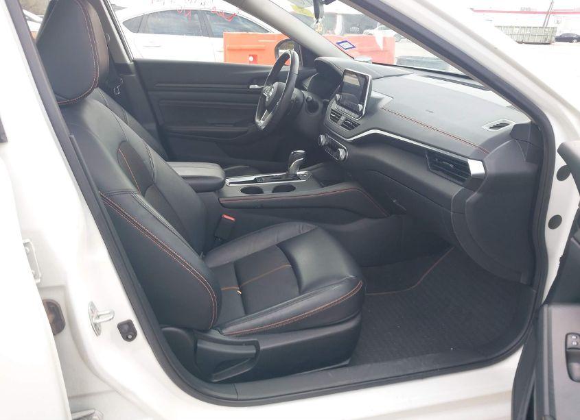 Photo 5 of 2022 Nissan Altima SR FWD (VIN 1N4BL4CV2NN348851)