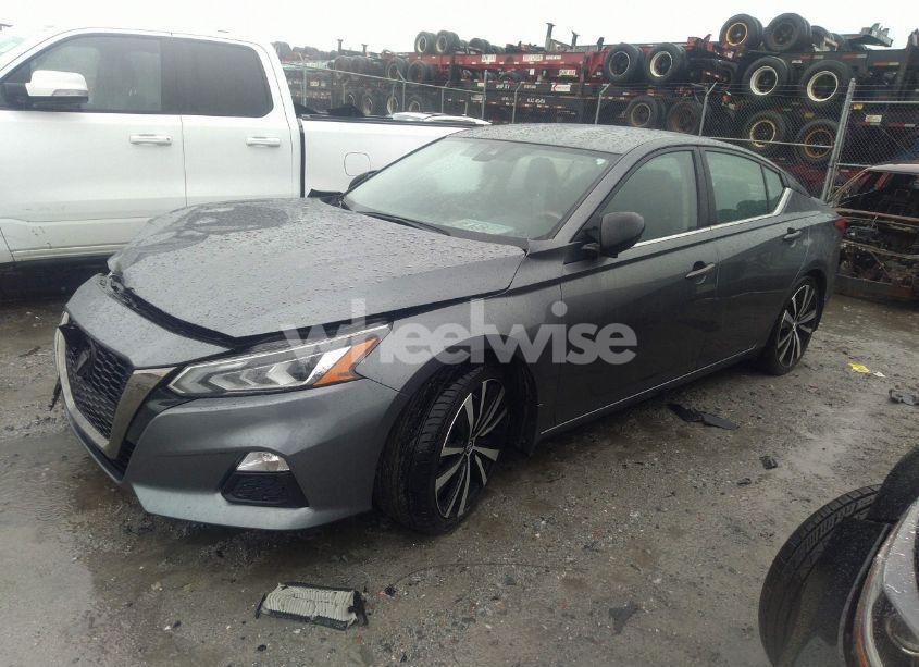 Photo 2 of 2022 Nissan Altima SR FWD (VIN 1N4BL4CV2NN349496)