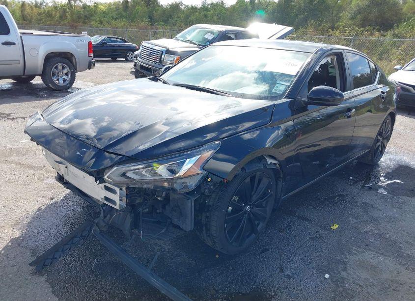 Photo 2 of 2022 Nissan Altima SR FWD (VIN 1N4BL4CV2NN419479)