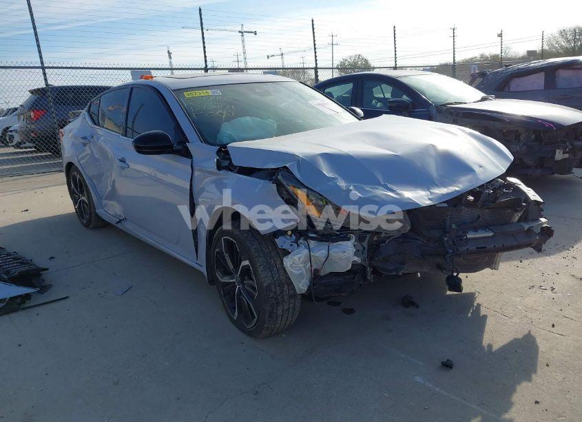 2024 Nissan Altima SR FWD (VIN 1N4BL4CV2RN305066) main photo