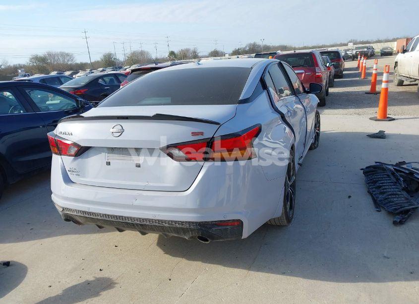 Photo 4 of 2024 Nissan Altima SR FWD (VIN 1N4BL4CV2RN305066)