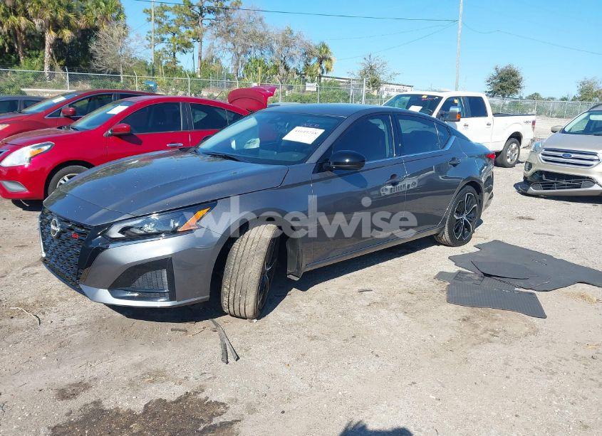 Photo 2 of 2025 Nissan Altima SR FWD (VIN 1N4BL4CV2SN341474)