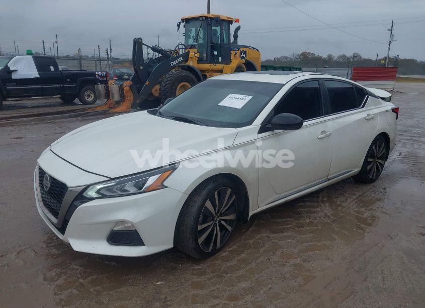 Photo 2 of 2019 Nissan Altima 2.5 SR (VIN 1N4BL4CV3KC142302)