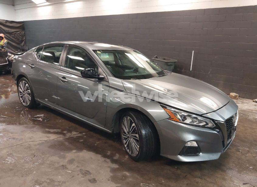 2020 Nissan Altima SR FWD (VIN 1N4BL4CV3LC143225) main photo
