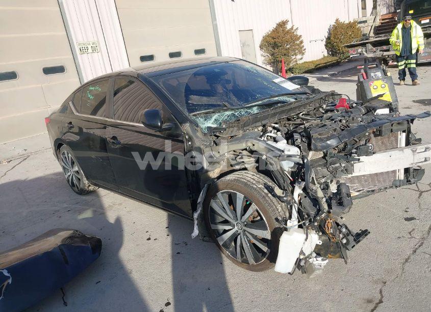2020 Nissan Altima SR FWD (VIN 1N4BL4CV3LC181750) main photo