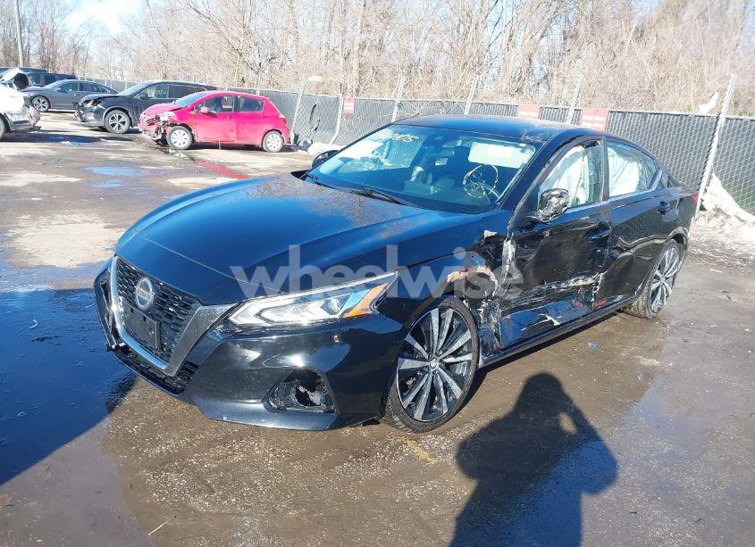 Photo 2 of 2020 Nissan Altima SR FWD (VIN 1N4BL4CV3LC186141)