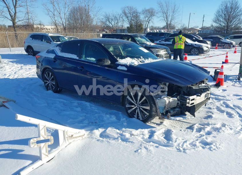 2020 Nissan Altima SR FWD (VIN 1N4BL4CV3LC235340) main photo