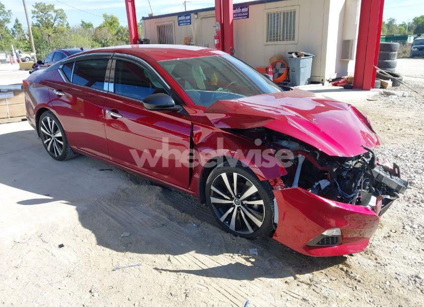 2020 Nissan Altima SR FWD (VIN 1N4BL4CV3LC283632) main photo