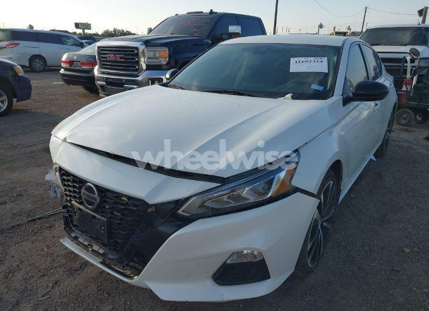 Photo 2 of 2022 Nissan Altima SR FWD (VIN 1N4BL4CV3NN362578)