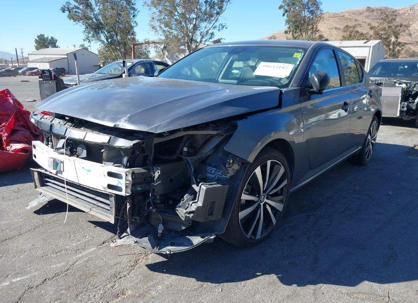 Photo 2 of 2022 Nissan Altima SR FWD (VIN 1N4BL4CV3NN384919)