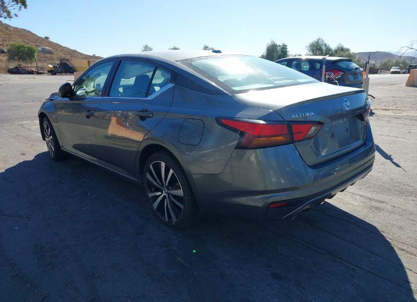 Photo 3 of 2022 Nissan Altima SR FWD (VIN 1N4BL4CV3NN384919)