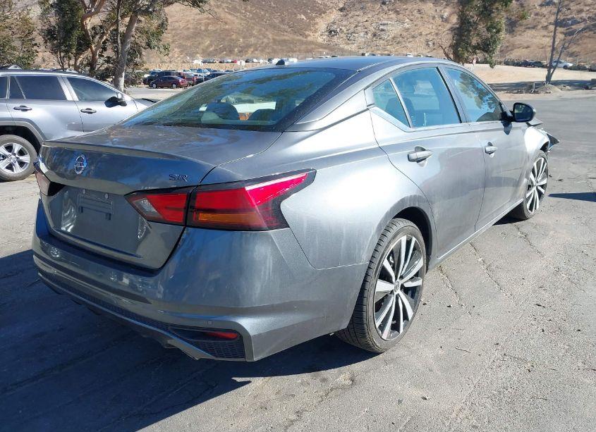 Photo 4 of 2022 Nissan Altima SR FWD (VIN 1N4BL4CV3NN384919)