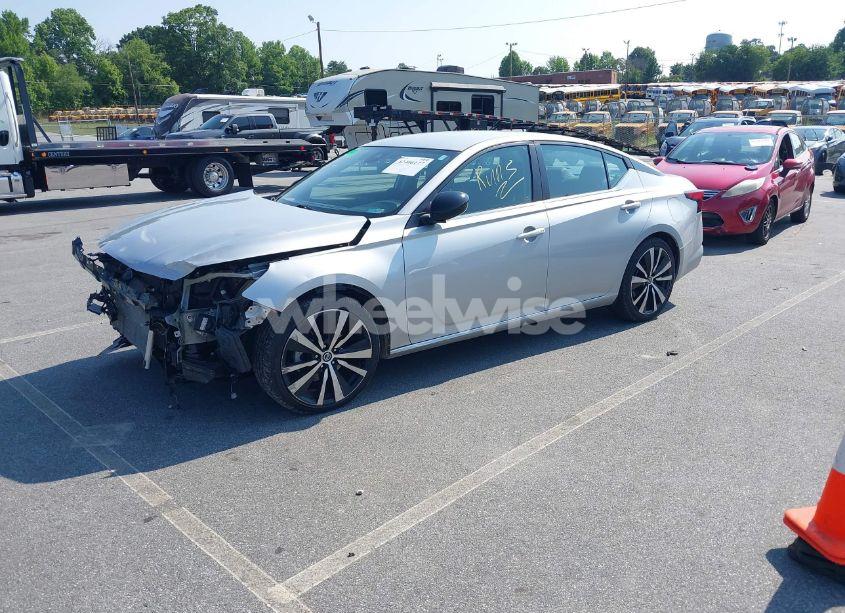 Photo 2 of 2022 Nissan Altima SR FWD (VIN 1N4BL4CV3NN408023)