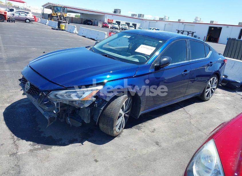 Photo 2 of 2022 Nissan Altima SR FWD (VIN 1N4BL4CV3NN424531)
