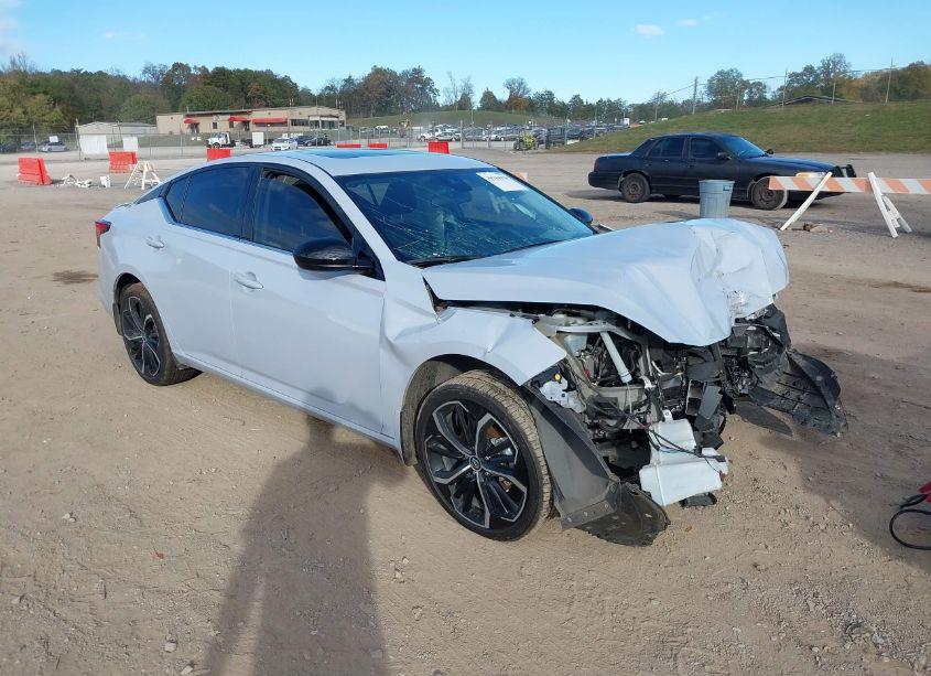 2023 Nissan Altima SR FWD (VIN 1N4BL4CV3PN361577) main photo