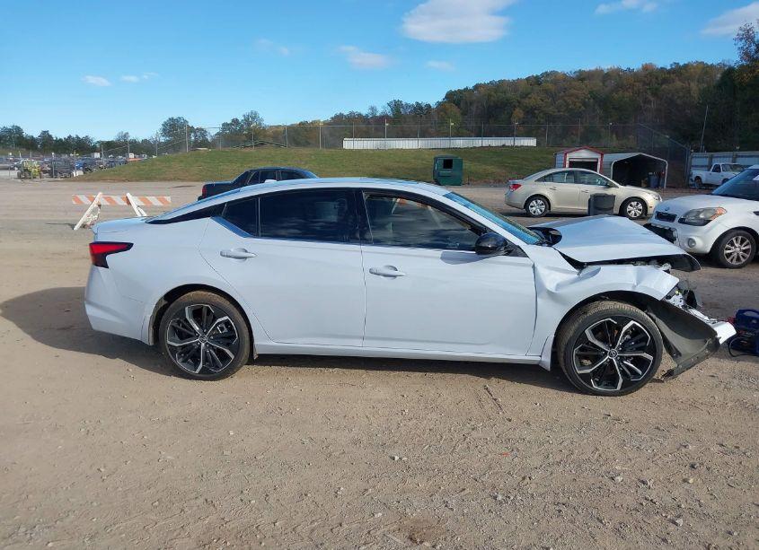 Photo 13 of 2023 Nissan Altima SR FWD (VIN 1N4BL4CV3PN361577)