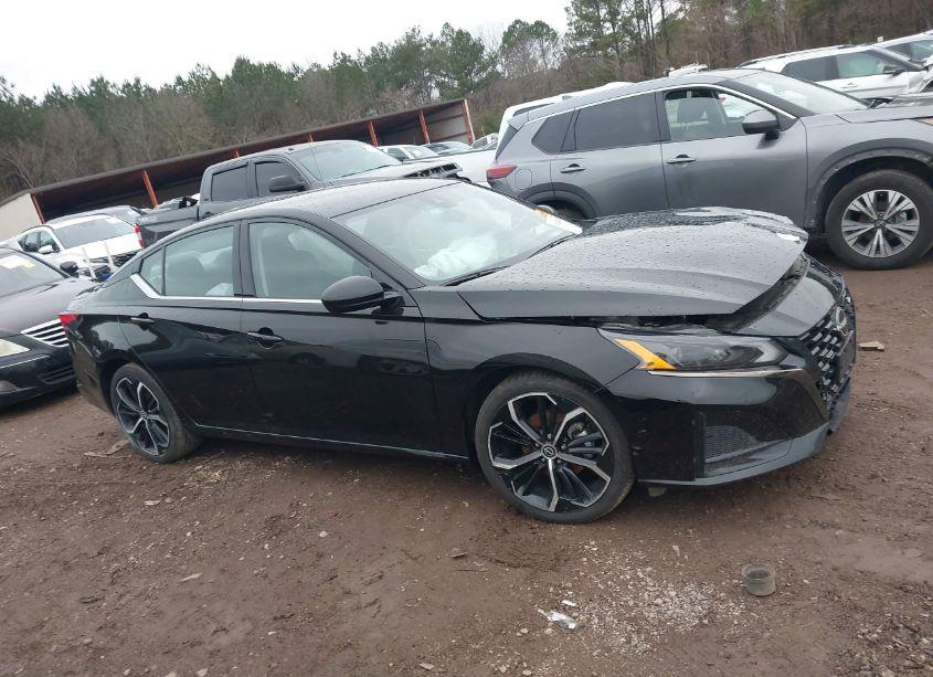 Photo 13 of 2023 Nissan Altima SR FWD (VIN 1N4BL4CV3PN393543)