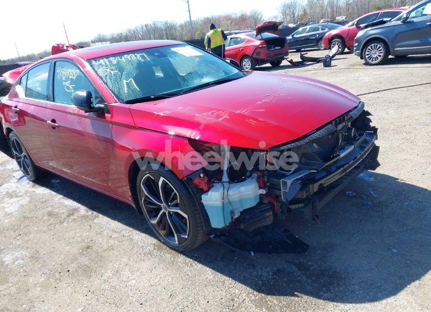 2023 Nissan Altima SR FWD (VIN 1N4BL4CV3PN410423) main photo