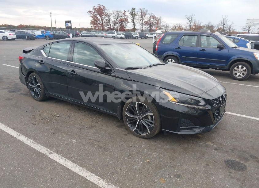 2023 Nissan Altima SR FWD (VIN 1N4BL4CV3PN424015) main photo