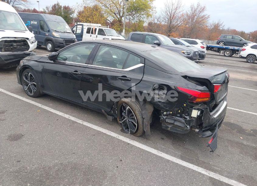 Photo 3 of 2023 Nissan Altima SR FWD (VIN 1N4BL4CV3PN424015)