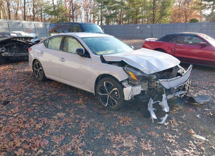 2024 Nissan Altima SR FWD (VIN 1N4BL4CV3RN315377) main photo