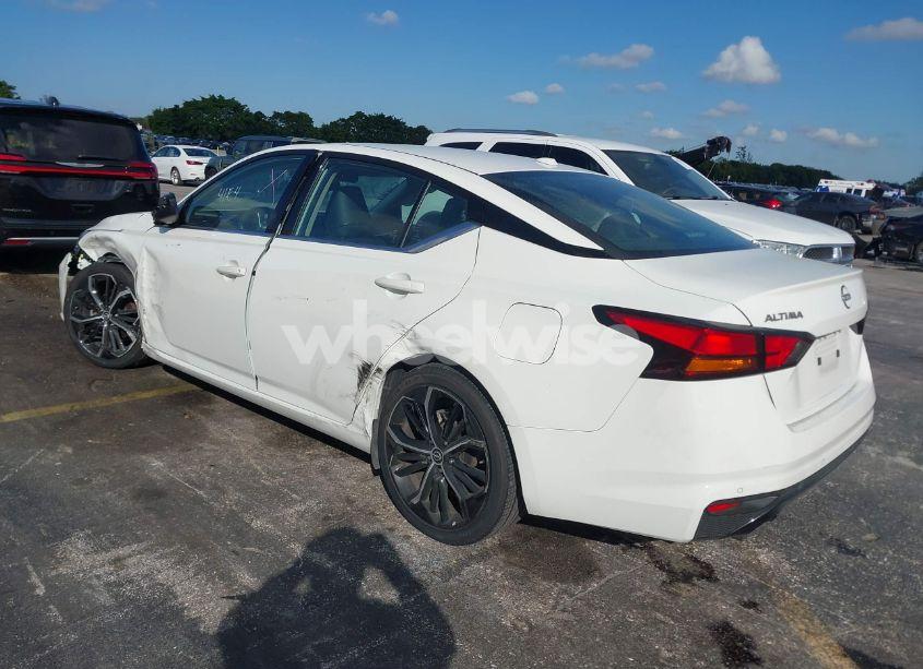 Photo 3 of 2024 Nissan Altima SR FWD (VIN 1N4BL4CV3RN337427)