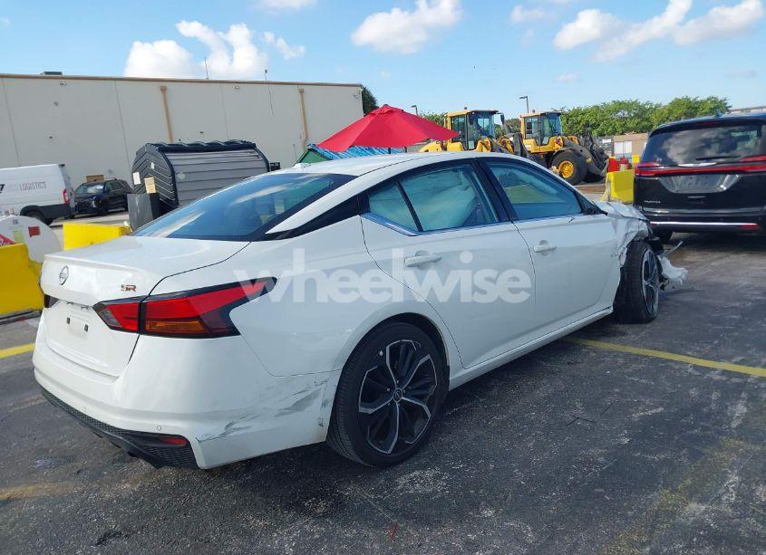 Photo 4 of 2024 Nissan Altima SR FWD (VIN 1N4BL4CV3RN337427)