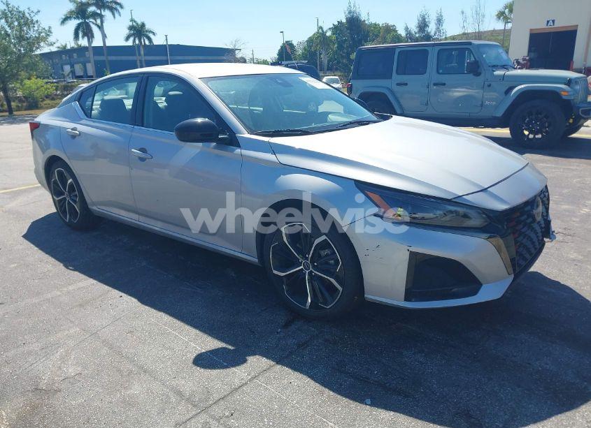 2024 Nissan Altima SR FWD (VIN 1N4BL4CV3RN410196) main photo