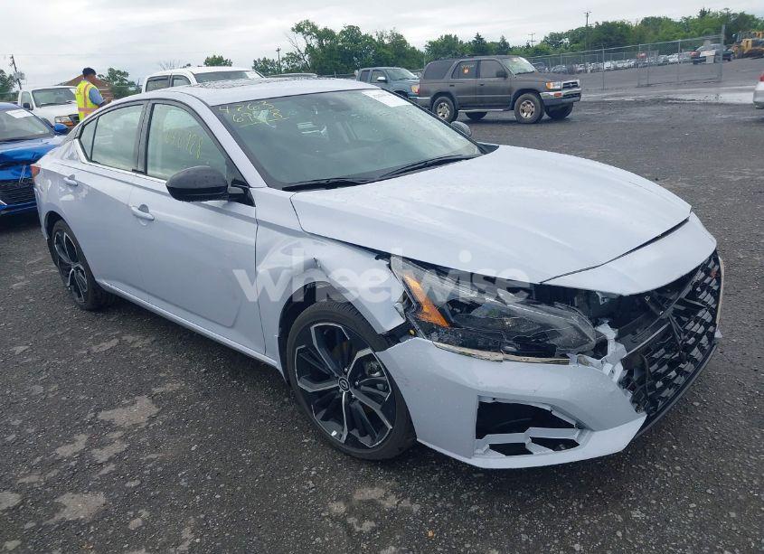 2025 Nissan Altima SR FWD (VIN 1N4BL4CV3SN357215) main photo