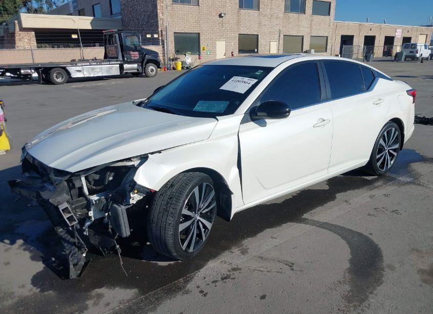 Photo 2 of 2019 Nissan Altima 2.5 SR (VIN 1N4BL4CV4KC137464)