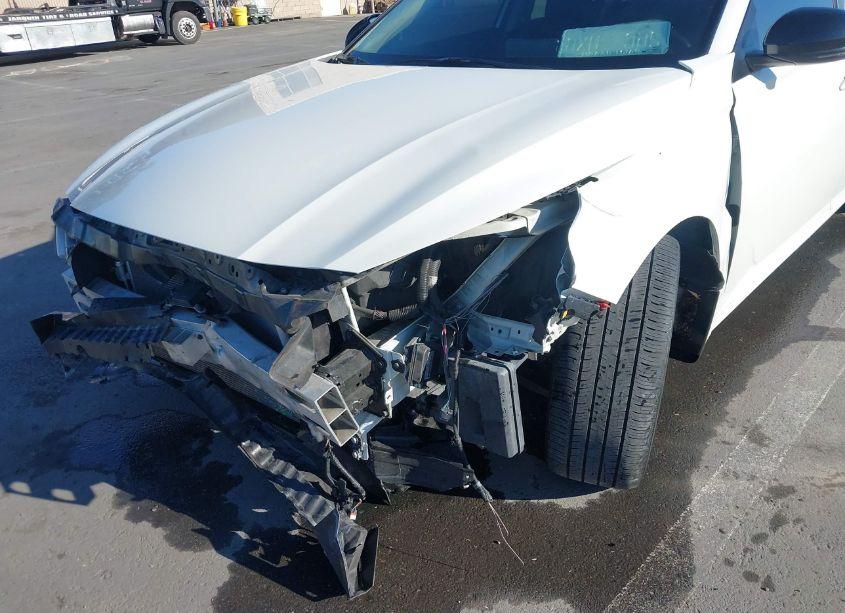 Photo 6 of 2019 Nissan Altima 2.5 SR (VIN 1N4BL4CV4KC137464)