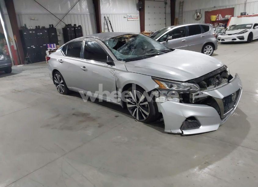 2020 Nissan Altima SR FWD (VIN 1N4BL4CV4LC120150) main photo